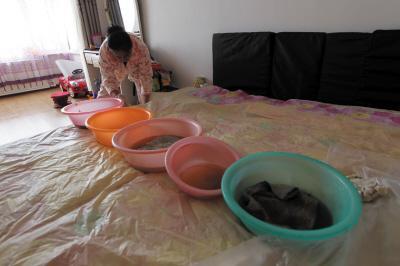 雨花楼上漏水，住户失联，小区没物管，业主维权难！律师来支招……